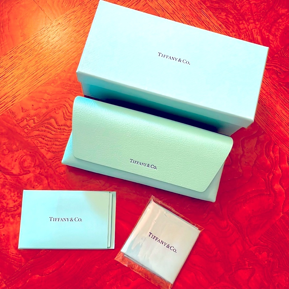 Tiffany & Co Eyeglass case NEW w/tags easy open with magnetic fold